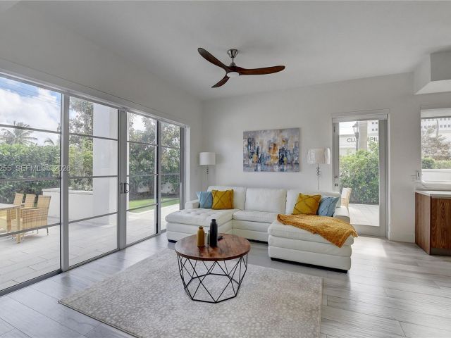 Home for rent at 155 E Boca Raton Rd TH1 - photo 7453228