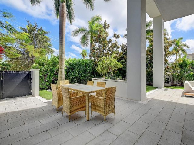 Home for rent at 155 E Boca Raton Rd TH1 - photo 7453229