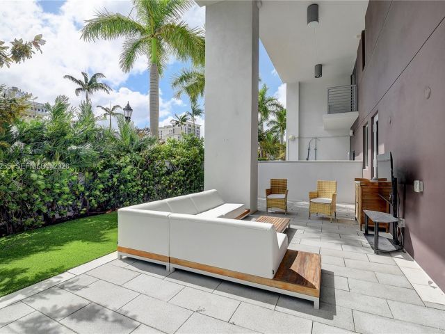 Home for rent at 155 E Boca Raton Rd TH1 - photo 7453230