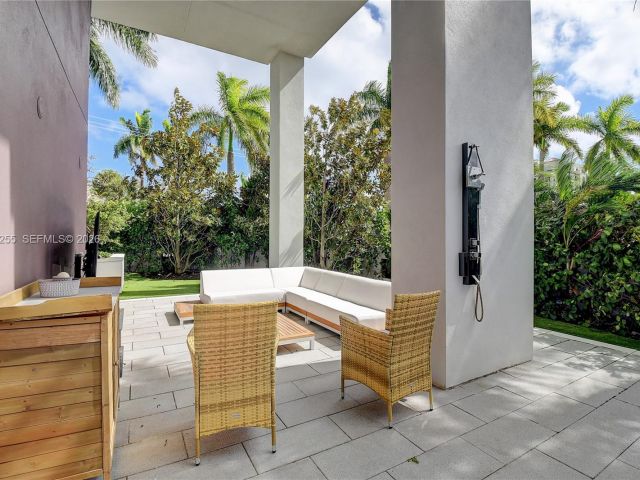 Home for rent at 155 E Boca Raton Rd TH1 - photo 7453231