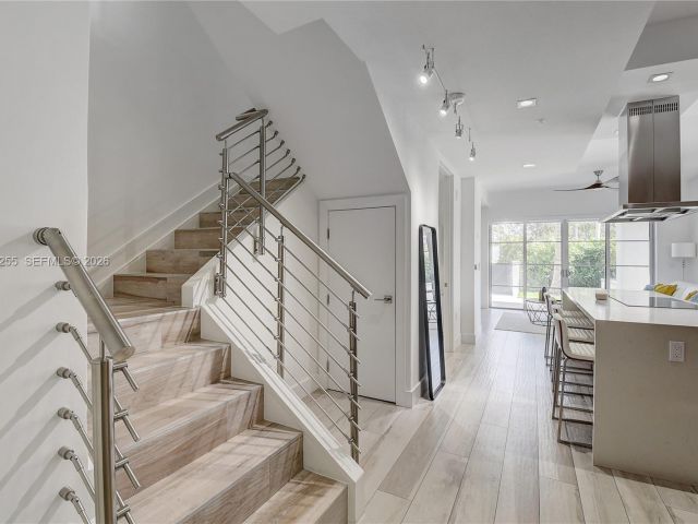 Home for rent at 155 E Boca Raton Rd TH1 - photo 7453232