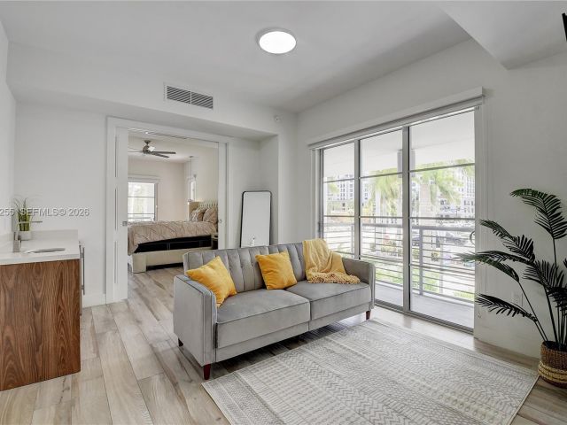 Home for rent at 155 E Boca Raton Rd TH1 - photo 7453233