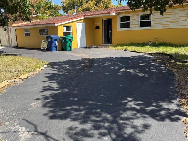 Home for rent at 18811 NW 24th Ave 0 - photo 7479853