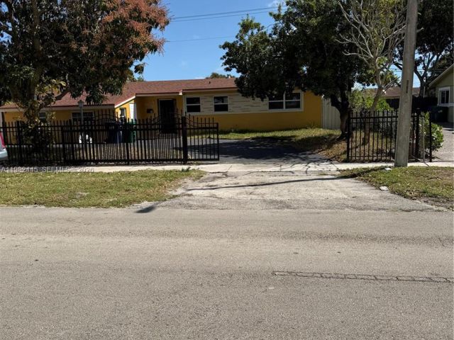 Home for rent at 18811 NW 24th Ave 0 - photo 7479854