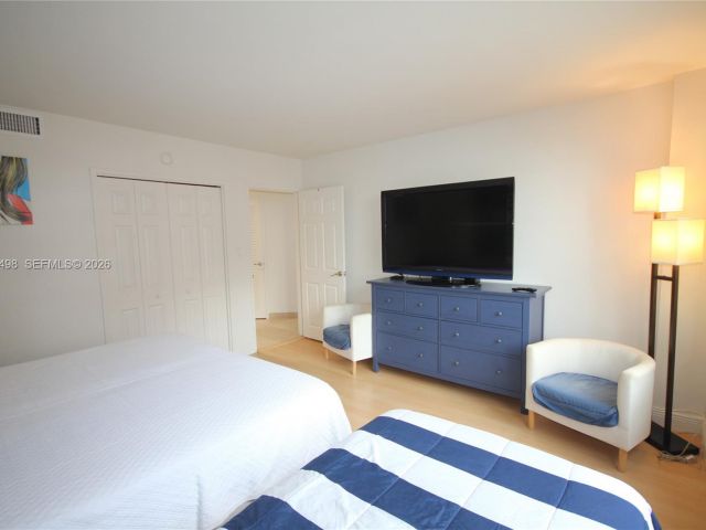 Apartment for rent  Unit #1004 - photo 7504634