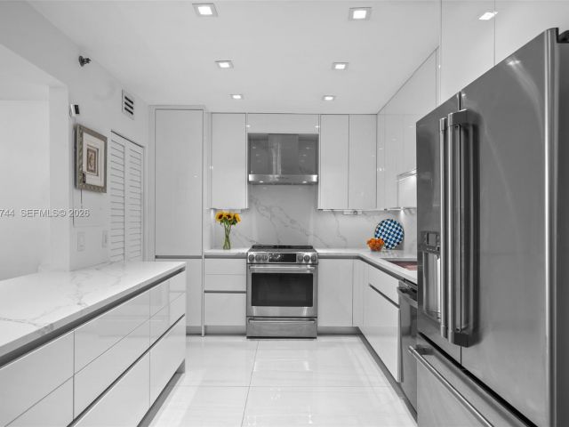 Apartment for sale  Unit #703 - photo 7506968