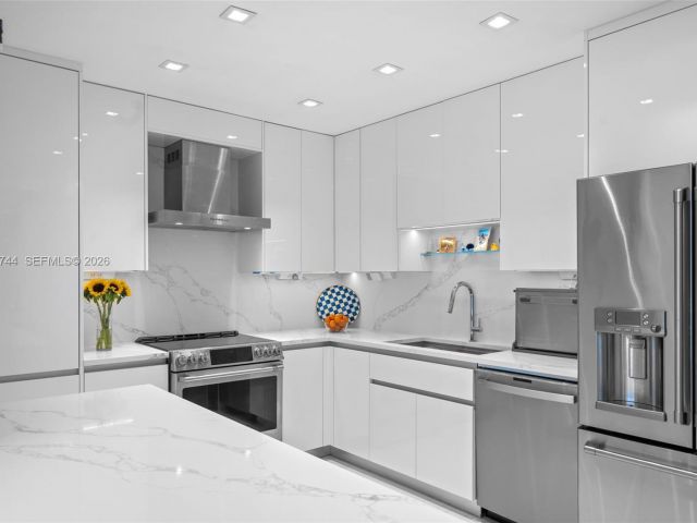 Apartment for sale  Unit #703 - photo 7506976