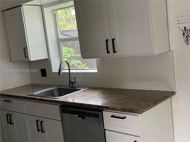 Home for rent at 881 NE 156 TER. - photo 7480784