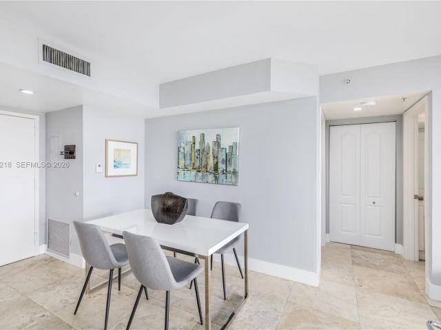 Apartment for rent  Unit #715 - photo 7510752