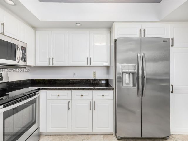 Apartment for rent  Unit #715 - photo 7510758