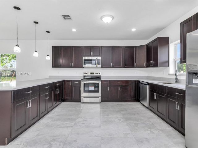 3-bedroom home for rent in Fort Lauderdale - 2360 NW 14th St 0 - MondialRealty