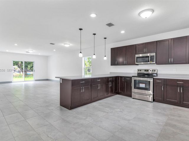 3-bedroom home for rent in Fort Lauderdale - 2360 NW 14th St 0 - MondialRealty