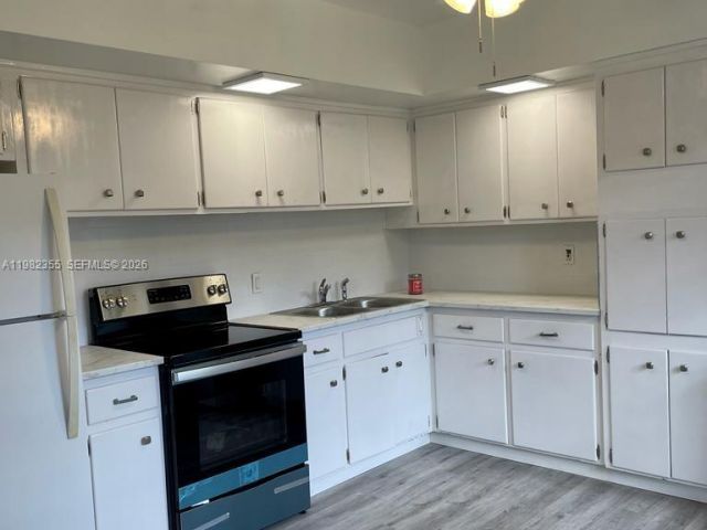 Home for rent at 820 SE 12th St 1 - photo 7482570