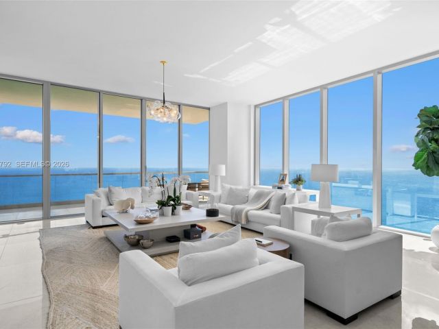 Apartment for sale  Unit #4304 - photo 7525247