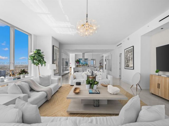 Apartment for sale  Unit #4304 - photo 7525248