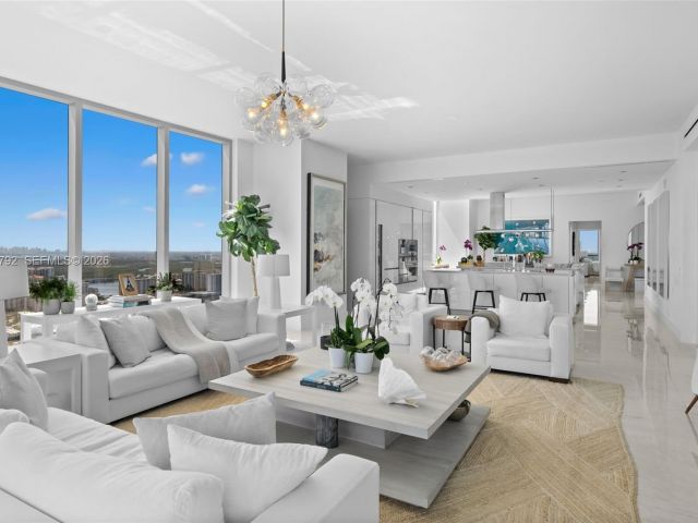 Apartment for sale  Unit #4304 - photo 7525249