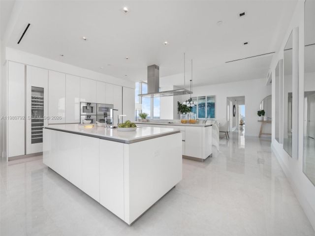 Apartment for sale  Unit #4304 - photo 7525254