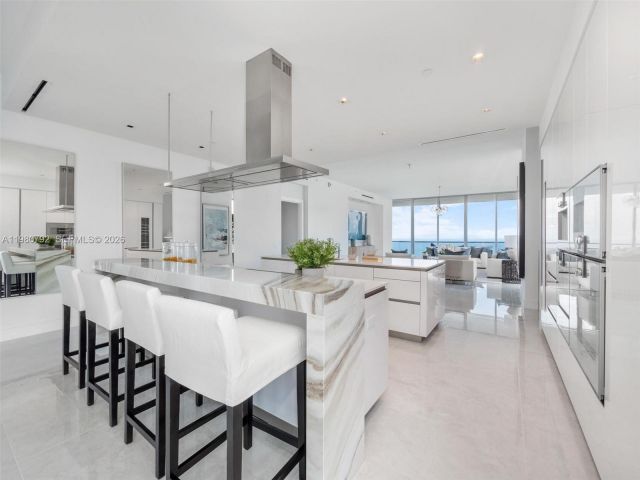 Apartment for sale  Unit #4304 - photo 7525256