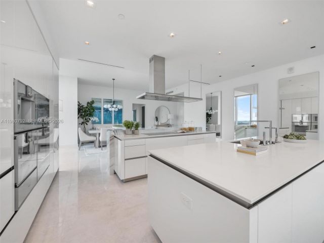 Apartment for sale  Unit #4304 - photo 7525257