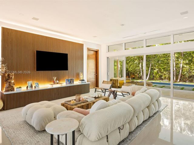 Home for sale at 865 W 47th St - photo 7468338