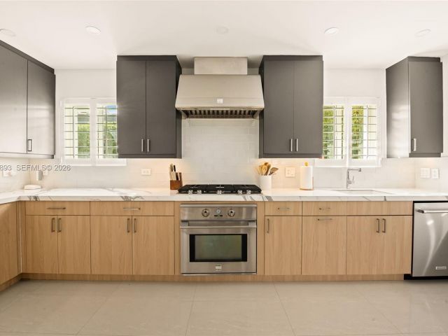 Home for sale at 865 W 47th St - photo 7468350