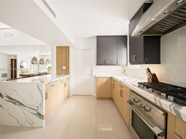 Home for sale at 865 W 47th St - photo 7468353