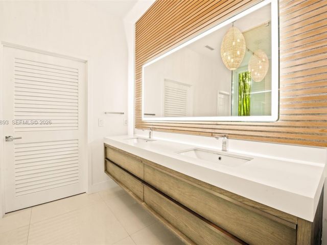 Home for sale at 865 W 47th St - photo 7468358