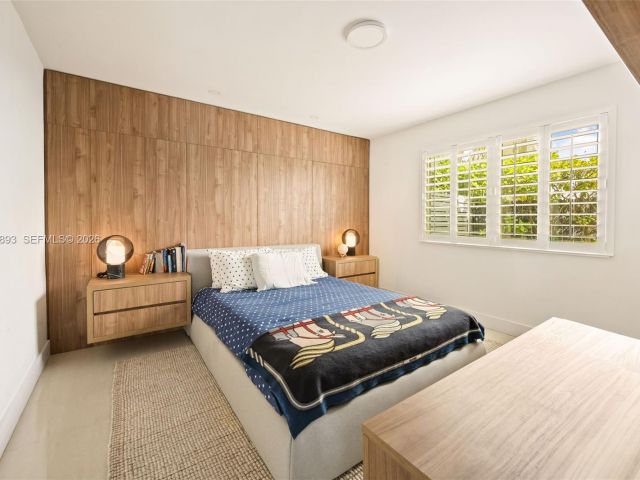 Home for sale at 865 W 47th St - photo 7468363