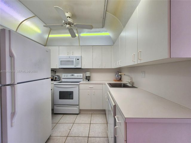 Apartment for sale  Unit #1619 - photo 7470076