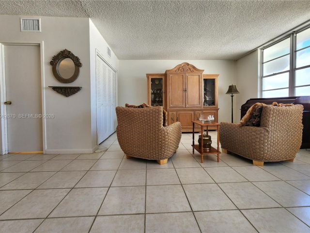 Apartment for sale  Unit #1619 - photo 7470087