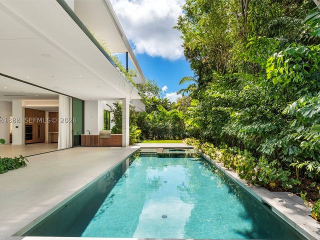 6-bedroom home for sale in Miami - 7700 SW 50th Ct - MondialRealty