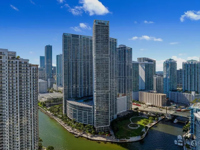 1-bedroom condo for sale in Miami - 485 Brickell Ave 1807 - MondialRealty