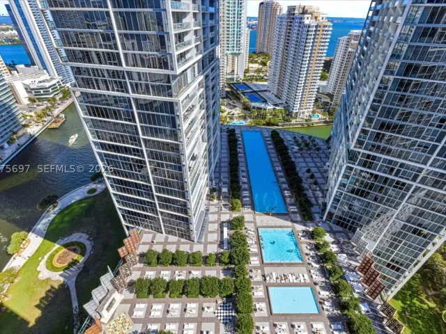 1-bedroom condo for sale in Miami - 485 Brickell Ave 1807 - MondialRealty