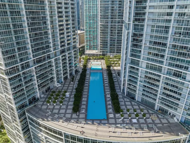 1-bedroom condo for sale in Miami - 485 Brickell Ave 1807 - MondialRealty