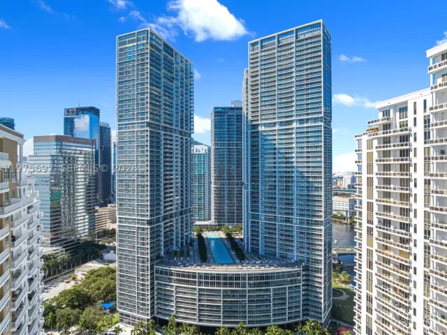 1-bedroom condo for sale in Miami - 485 Brickell Ave 1807 - MondialRealty