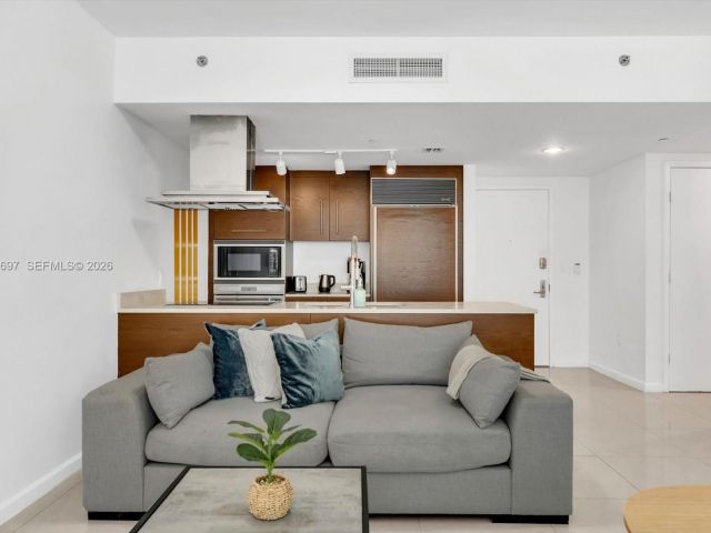 Apartment for sale  Unit #1807 - photo 7511100