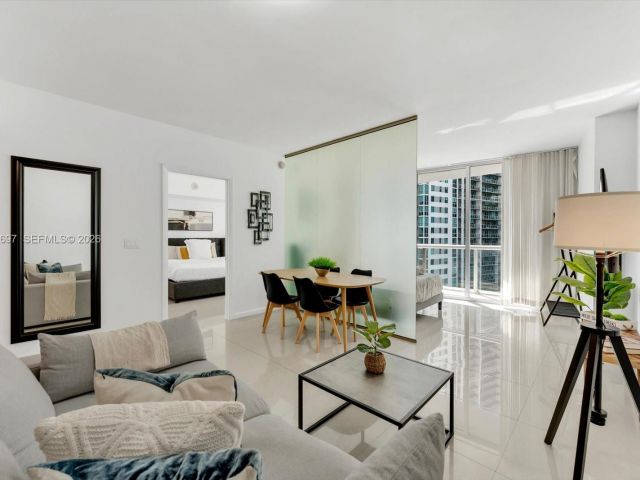 Apartment for sale  Unit #1807 - photo 7511103