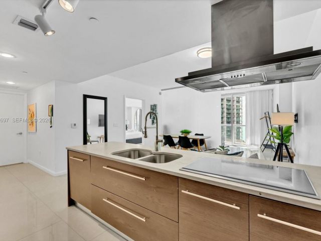 Apartment for sale  Unit #1807 - photo 7511106