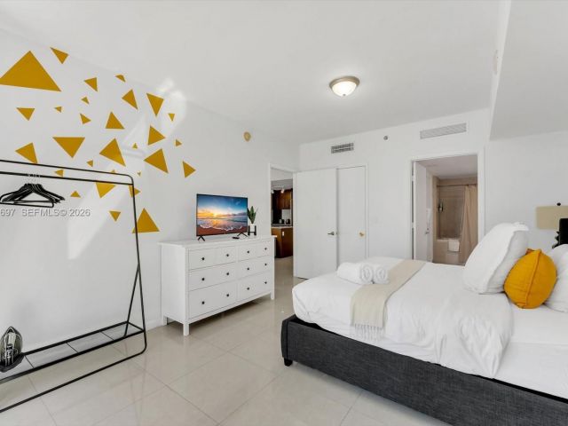 Apartment for sale  Unit #1807 - photo 7511109