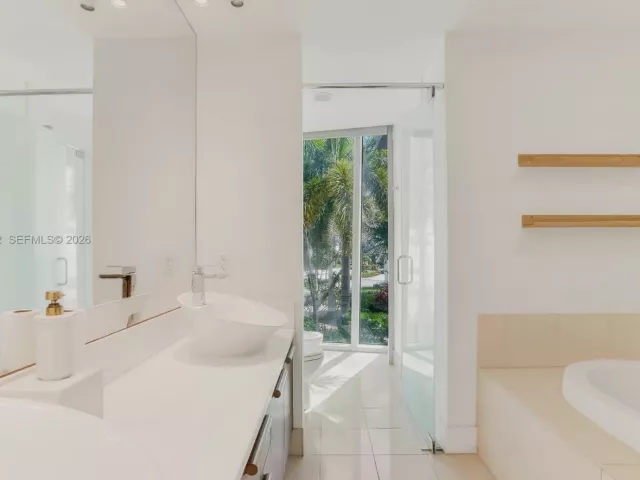 4-bedroom condo for rent in Aventura - 2950 NE 188th St 150 - MondialRealty