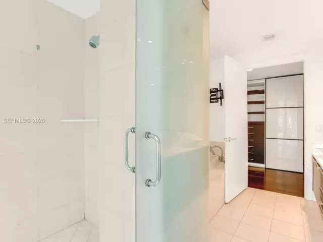 4-bedroom condo for rent in Aventura - 2950 NE 188th St 150 - MondialRealty