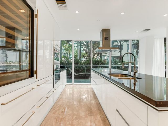 Apartment for rent  Unit #150 - photo 7502147