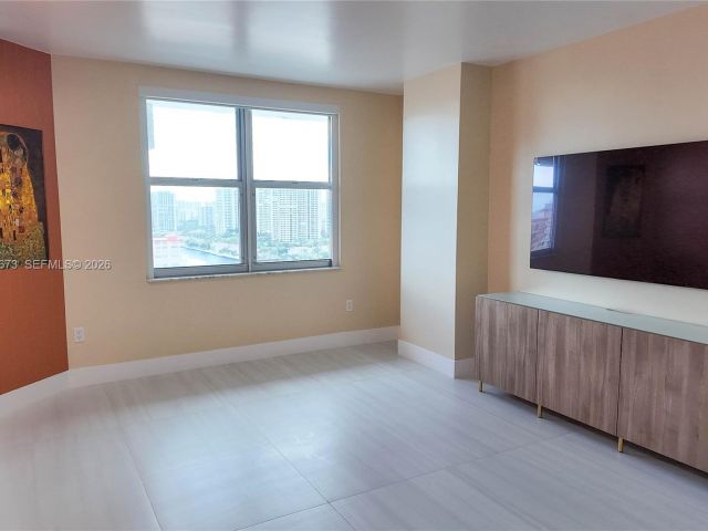 Apartment for rent  Unit #22E - photo 7523989