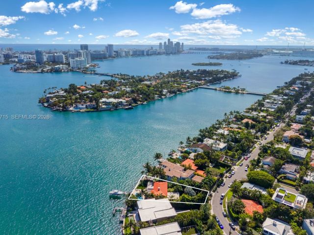 Home for sale at 821 E Dilido Dr - photo 7468367