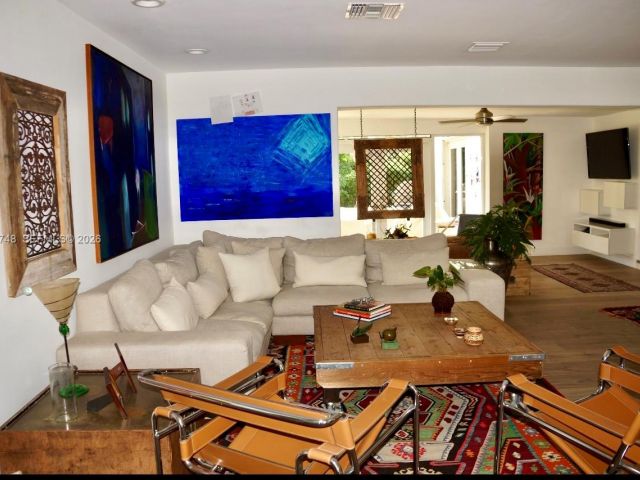 Home for rent at 1251 SW 11th Ter N/A - photo 7453139