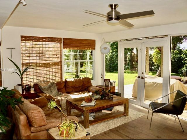 Home for rent at 1251 SW 11th Ter N/A - photo 7453141