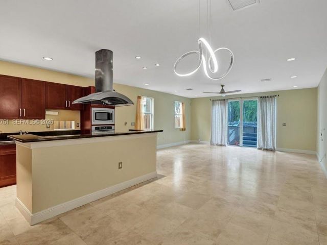 Home for rent at 409 SW 5th St - photo 7507322