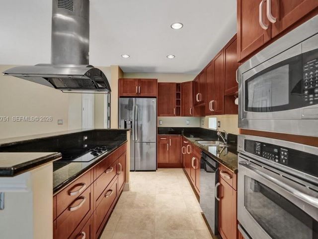 Home for rent at 409 SW 5th St - photo 7507323