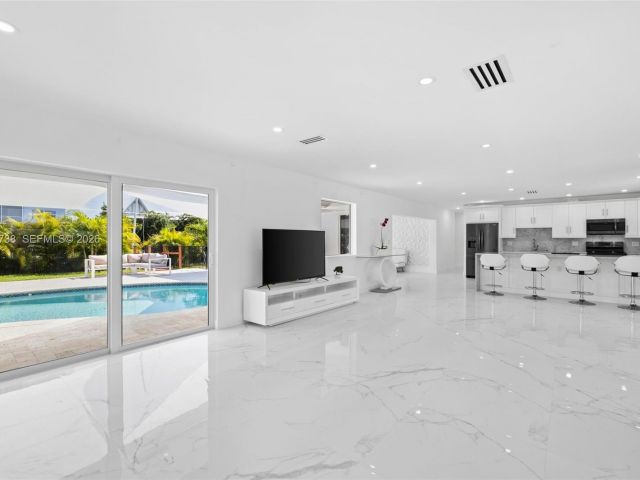 Home for rent at 2816 NE 35th St - photo 7482081