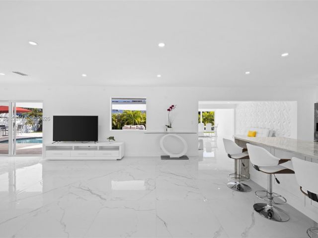 Home for rent at 2816 NE 35th St - photo 7482082